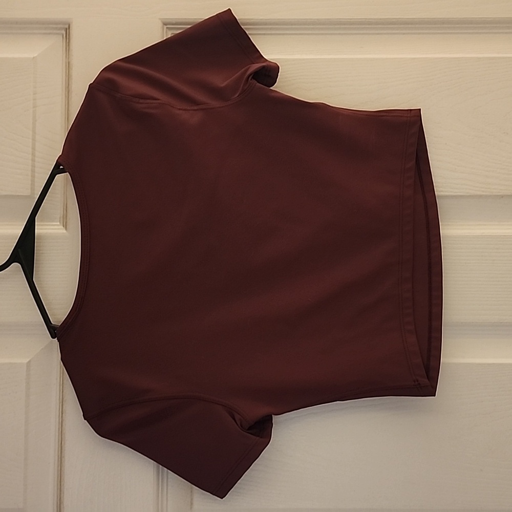 Halara crop top with cut out, maroon - Picture 2 of 2